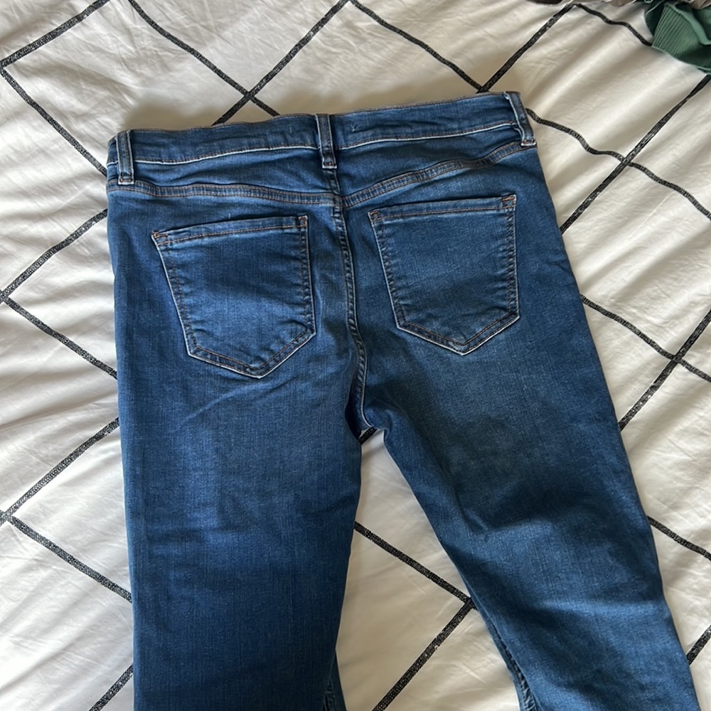 FREE PEOPLE RIPPED JEANS - Picture 4 of 6